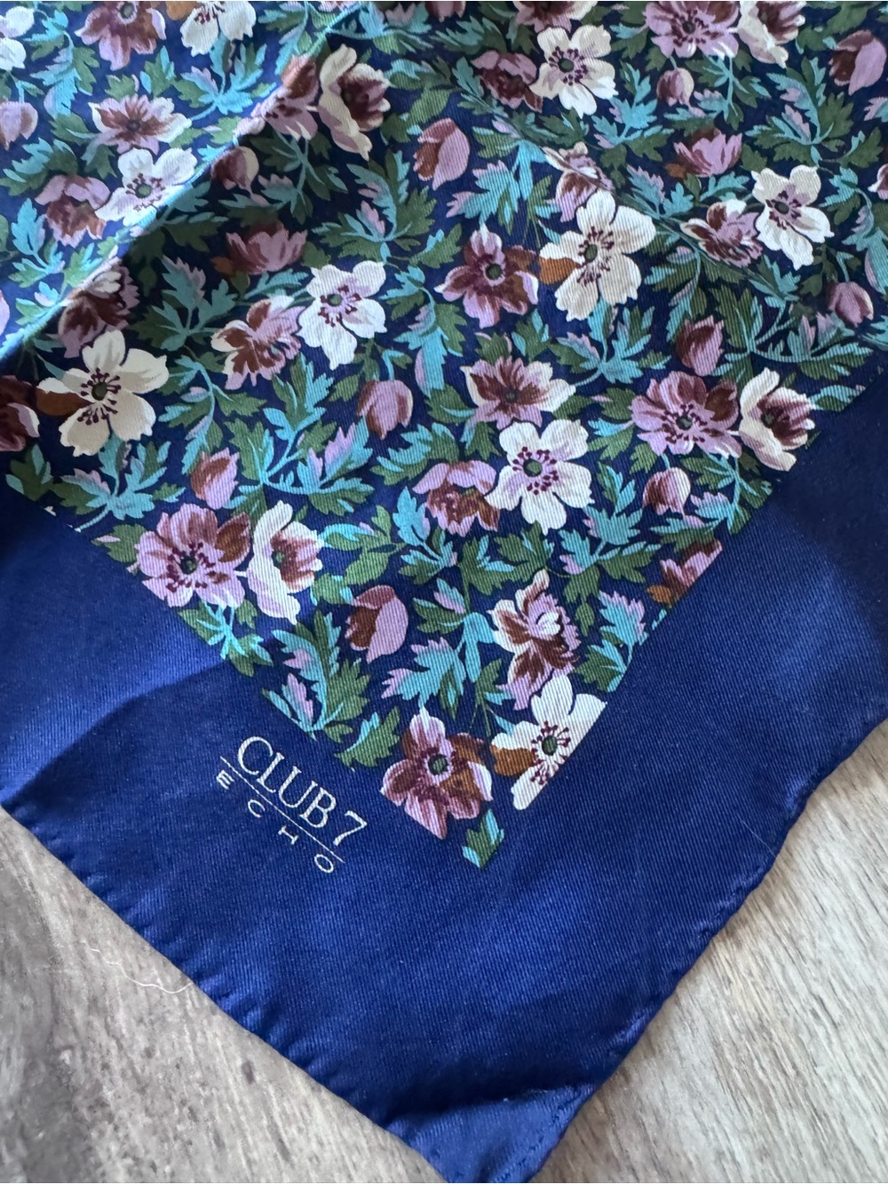 Vintage! Club 7 Echo - Navy Floral Silk Square Square Scarf - Picture 5 of 6